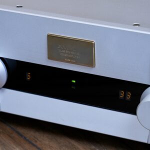 Alternative view of Intergrated Amplifier Goldmund Telos 590 Nextgen II